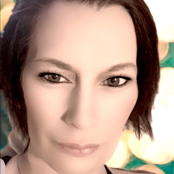 Meet your Posher, Jana - Picture 2 of 4